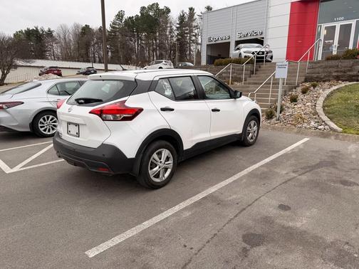 2020 Nissan Kicks S