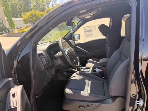 Super Black 2026 Nissan Frontier SV