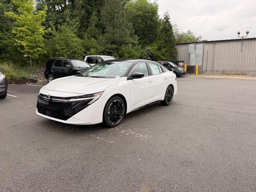 Aspen White Tricoat/Super Black 2026 Nissan Sentra SR