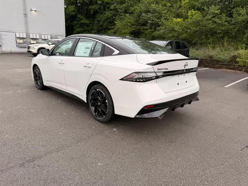 Aspen White Tricoat/Super Black 2026 Nissan Sentra SR