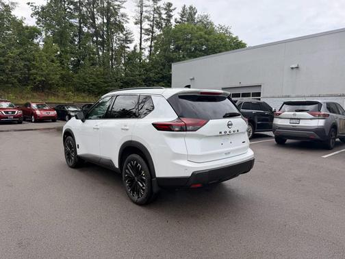 Everest White Pearl Tricoat 2026 Nissan Rogue Dark Armor