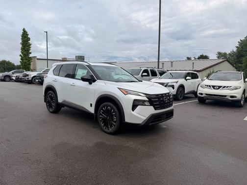 Everest White Pearl Tricoat 2026 Nissan Rogue Dark Armor