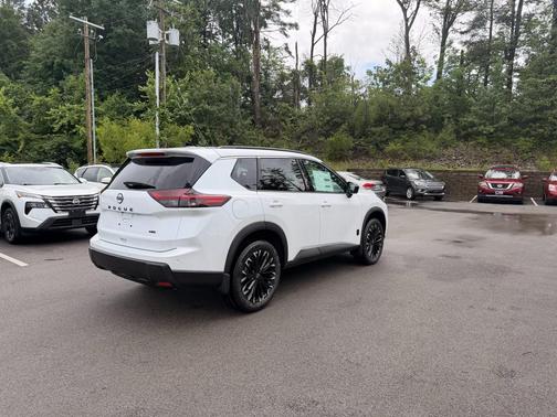 Everest White Pearl Tricoat 2026 Nissan Rogue Dark Armor