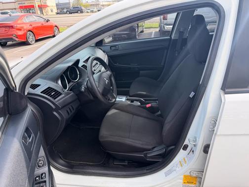 Wicked White Metallic 2009 Mitsubishi Lancer DE