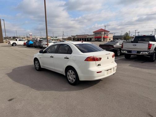 Wicked White Metallic 2009 Mitsubishi Lancer DE