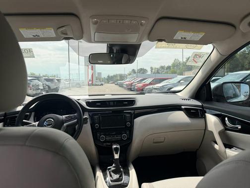 Pearl White Tricoat 2022 Nissan Rogue Sport SL