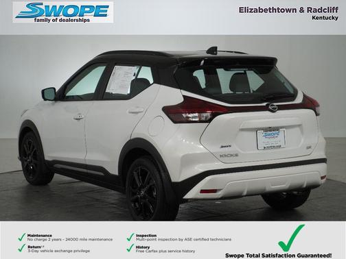 Aspen White Tricoat/Super Black 2023 Nissan Kicks SR