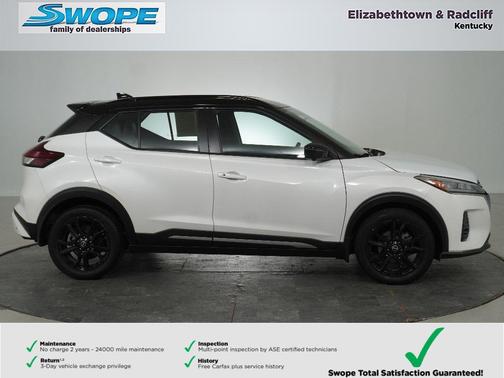 Aspen White Tricoat/Super Black 2023 Nissan Kicks SR