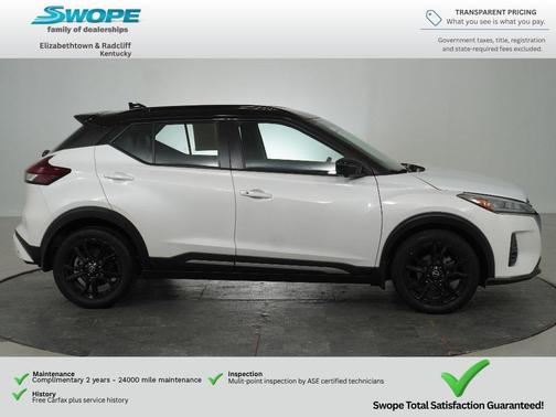Aspen White Tricoat/Super Black 2023 Nissan Kicks SR