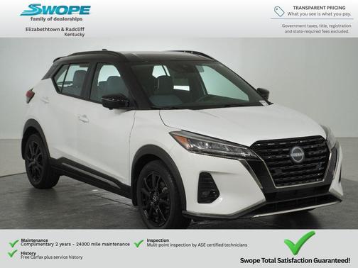 Aspen White Tricoat/Super Black 2023 Nissan Kicks SR