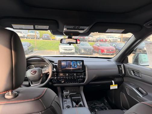 Everest White Pearl Tricoat 2026 Nissan Pathfinder Rock Creek