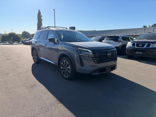 Boulder Gray Pearl 2026 Nissan Pathfinder Platinum