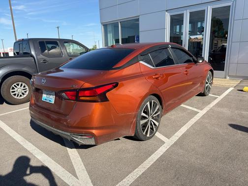 Sunset Drift Chromaflair 2021 Nissan Altima 2.5 SR