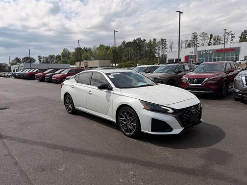 Pearl White Tricoat 2024 Nissan Altima 2.0 SR