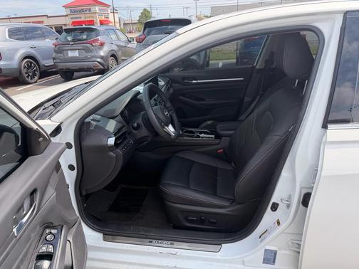 Pearl White Tricoat 2024 Nissan Altima 2.0 SR