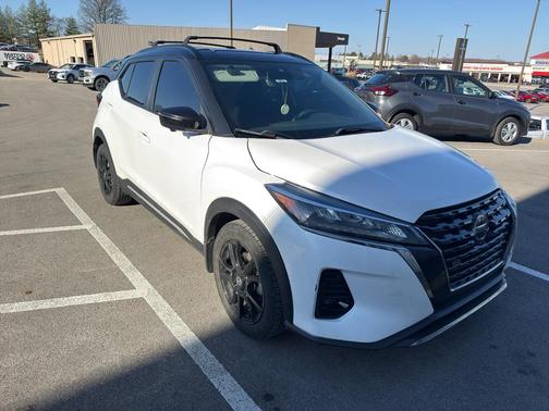 2021 Nissan Kicks SR