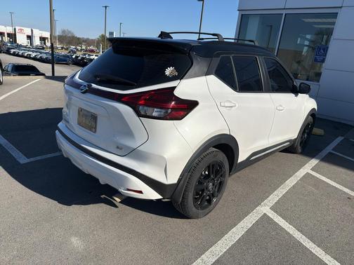 2021 Nissan Kicks SR