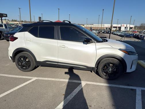 2021 Nissan Kicks SR