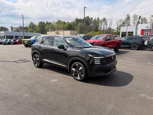 Super Black 2025 Nissan Kicks SR