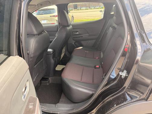 Super Black 2025 Nissan Kicks SR