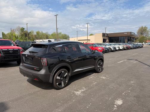 Super Black 2025 Nissan Kicks SR