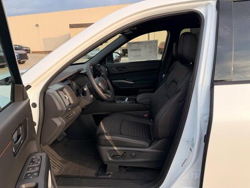 Everest White Pearl Tricoat 2026 Nissan Pathfinder Rock Creek