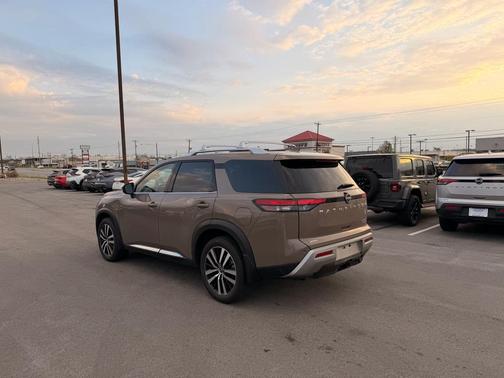 2023 Nissan Pathfinder Platinum