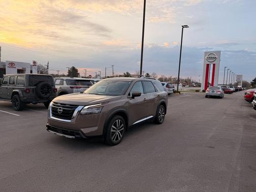 2023 Nissan Pathfinder Platinum