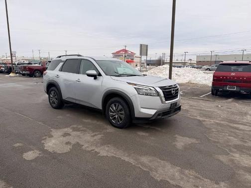 2025 Nissan Pathfinder SV