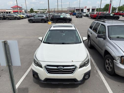 Crystal White Pearl 2019 Subaru Outback 2.5i Touring