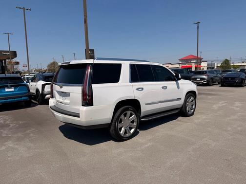 Crystal White Tricoat 2017 Cadillac Escalade Luxury