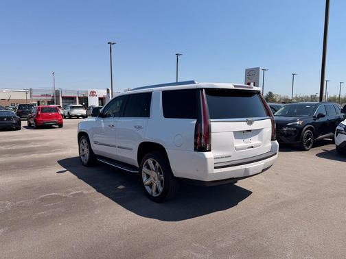 Crystal White Tricoat 2017 Cadillac Escalade Luxury