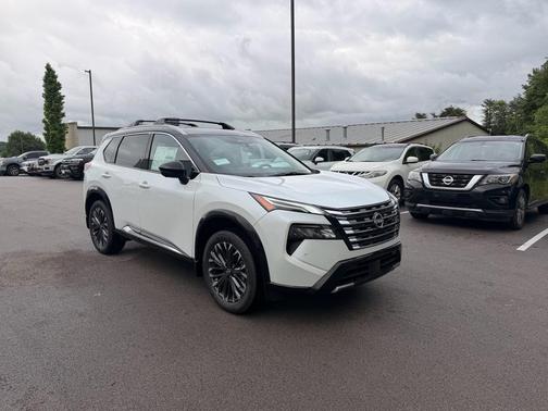 Everest White Pearl/Super Black 2026 Nissan Rogue Platinum