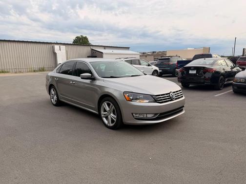 Platinum Gray Metallic 2014 Volkswagen Passat 2.0L TDI DSG SEL Premium