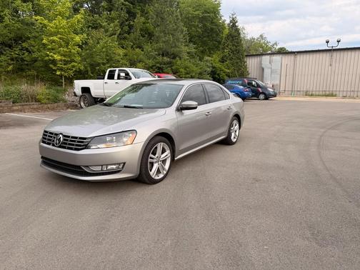 Platinum Gray Metallic 2014 Volkswagen Passat 2.0L TDI DSG SEL Premium