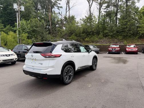 Everest White Pearl/Super Black 2026 Nissan Rogue Platinum