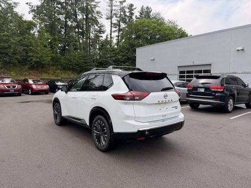 Everest White Pearl/Super Black 2026 Nissan Rogue Platinum