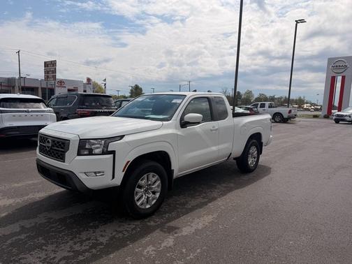 Glacier White 2024 Nissan Frontier SV