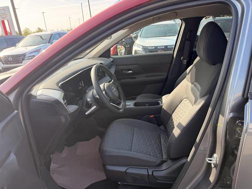 Gun Metallic/Scarlet Ember Tintcoat 2026 Nissan Kicks SV