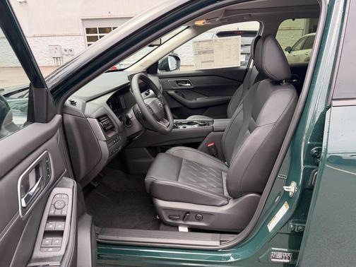 Obsidian Green 2026 Nissan Rogue Platinum