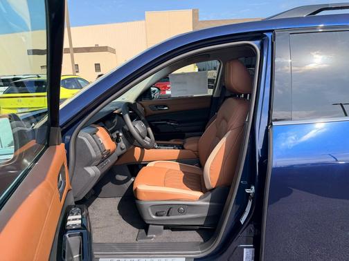 Deep Ocean Blue Pearl 2026 Nissan Pathfinder Platinum