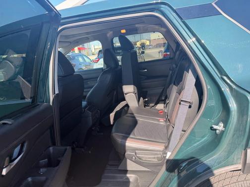 Obsidian Green Pearl 2025 Nissan Pathfinder Platinum
