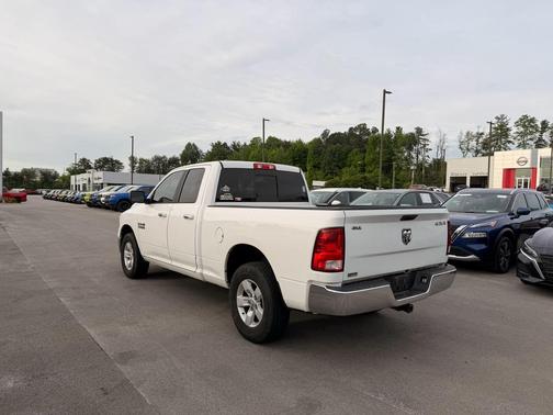 Bright White Clearcoat 2017 RAM 1500 SLT