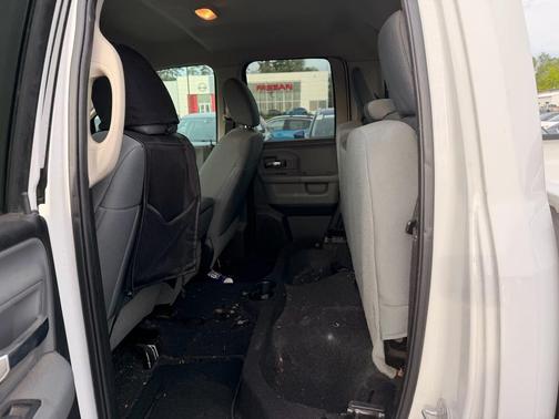 Bright White Clearcoat 2017 RAM 1500 SLT