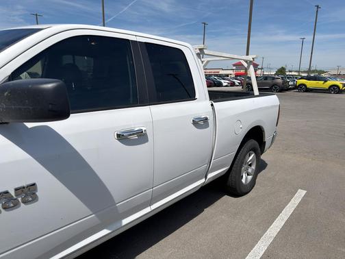 Bright White Clearcoat 2017 RAM 1500 SLT