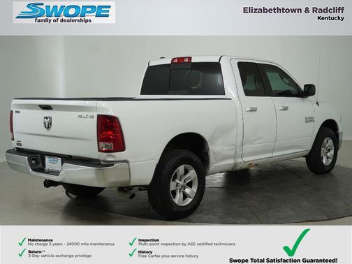 Bright White Clearcoat 2017 RAM 1500 SLT