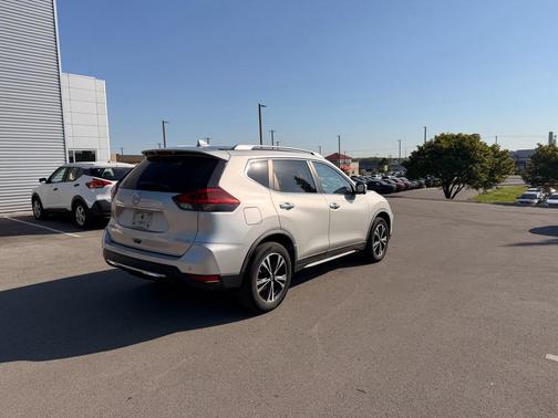 Brilliant Silver Metallic 2019 Nissan Rogue SV