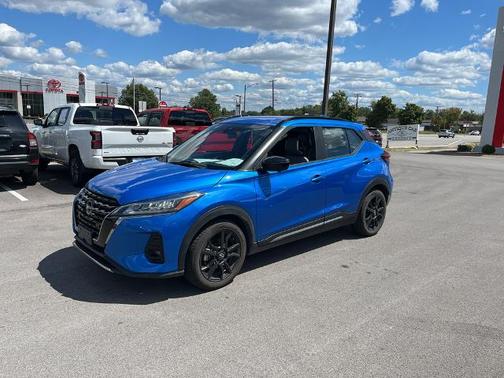2023 Nissan Kicks SR
