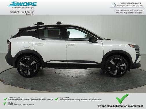 Aspen White Tricoat/Super Black 2026 Nissan Kicks SR