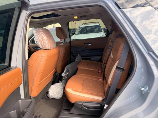 Boulder Gray Pearl 2026 Nissan Pathfinder Platinum